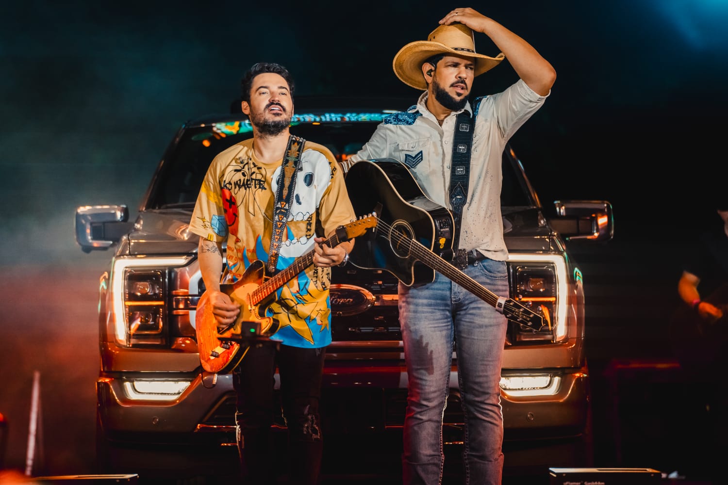 Fernando e Sorocaba sobem ao palco do Churrasco On Fire com a nova Ford F-150