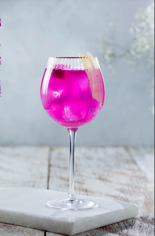 Drink para o Carnaval: gin tônica com Frooty pitaya