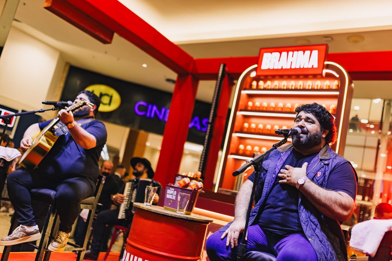 Brahma leva César Menotti e Fabiano para pocket show surpresa em esquenta para Barretos